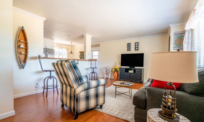 Shell Beach Cabaña | Charming Shell Beach Cottage with AC - Steps to Shell Beach