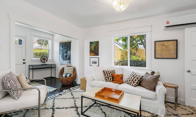 Silver Lake Casa | Charming Silver Lake 1920s "The Bungalow