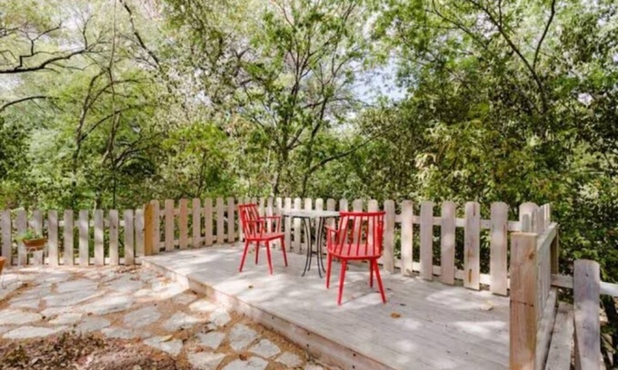East Congress Casa | Charming South Congress Home 2/2