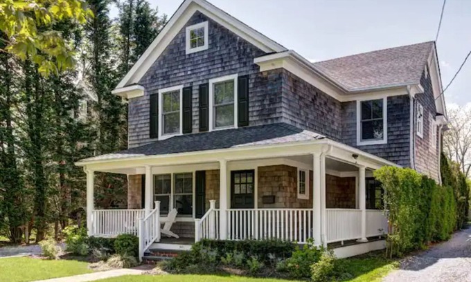 Southampton Villa | Charming Southampton Villa-ge Minutes to the Beach