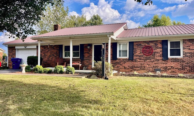 Campbellsville Casa | Charming Southern Home