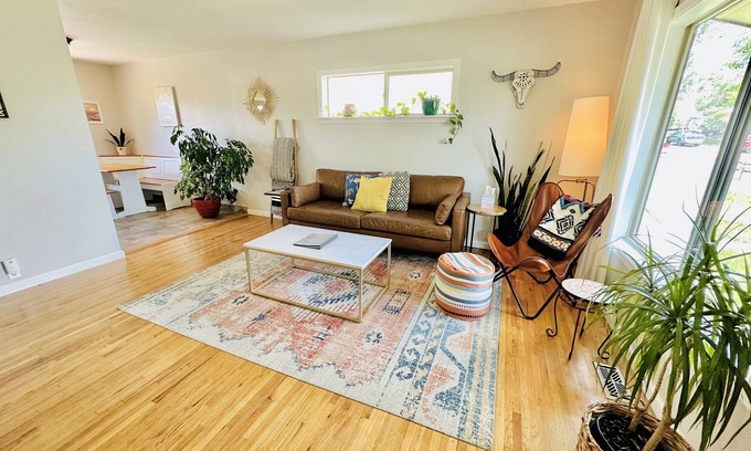 Cortez Casa | Charming southwestern home in downtown Cortez-- 9mins to Mesa Verde