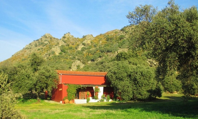 Albala Cabaña | espacioso granero con encanto con piscina en un hermoso paisaje tranquilo