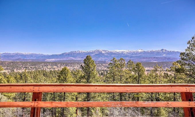 Timber Ridge Ranch Casa | Charming & Spacious Cabin With Breathtaking Mountain Views!