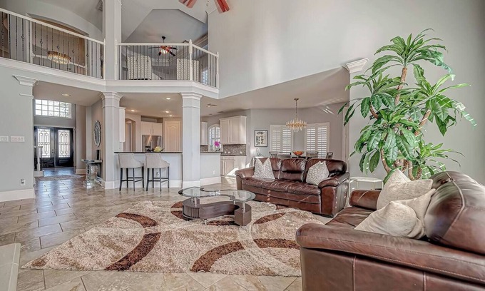 Pearland Casa | Luxury and Spacious 5-bedroom tastefully furnished with up to date amenities.