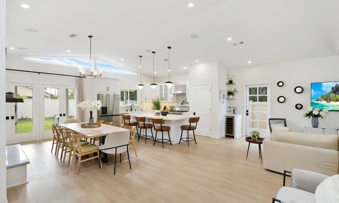 Westminster Casa | Charming Spacious House W/ Hot Tub