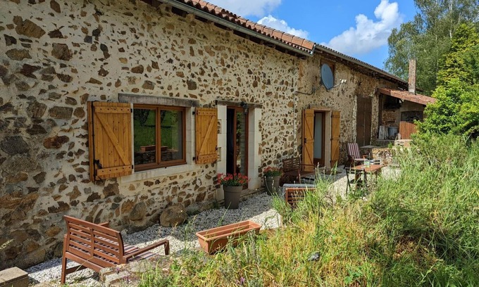 Massignac Cabaña | Amplia Casa Rural con Jardín, Internet, y Comodidades Modernas en Massignac, Cerca de Actividades