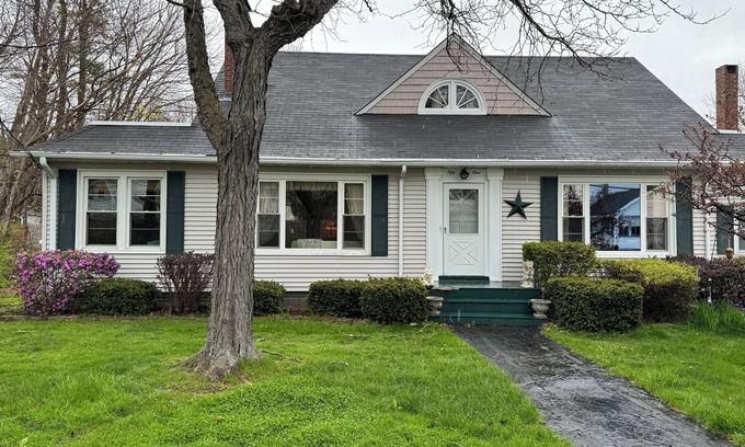 Southern Coast Casa | Charming, sprawling cape in Sunny Saco, Maine!