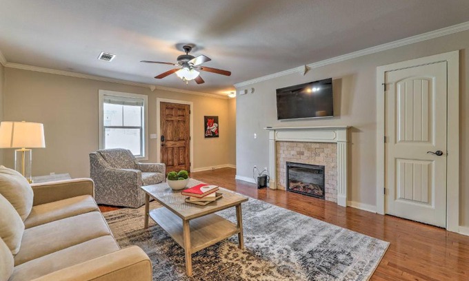 Johnson Casa | Charming Springdale Townhome about 5 Mi to Dtwn!