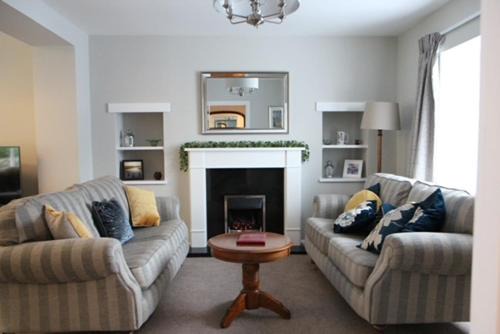 St Davids Casa | Charming St Davids Cottage with Cathedral Views