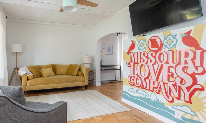 Lindenwood Park Cabaña | Charming St Louis Home: 8 Mi to Downtown!