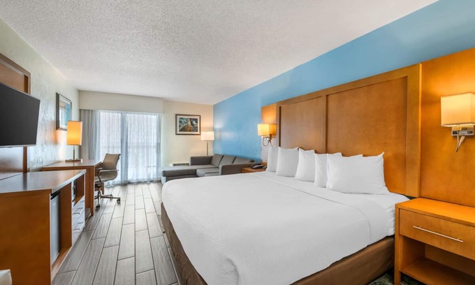Seabreeze Park Hotel | Charming Stay by the Shore | Balcony w/ Stunning Ocean Views for a Relaxing Stay