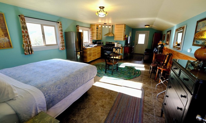 Midpines Cabina | Charming stone clad cabin with views off Highway 140 towards Yosemite