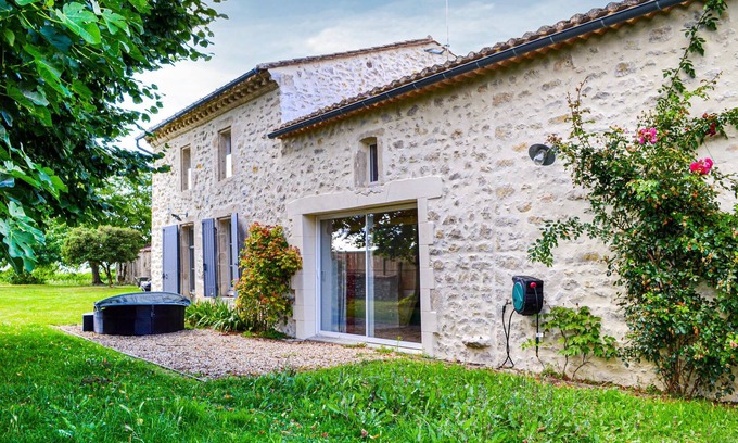 Eyrans Casa | 3 bedroom accommodation in Eyrans