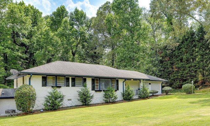 Stone Mountain Cabaña | Charming Stone Mountain Retreat Near Nature Trails