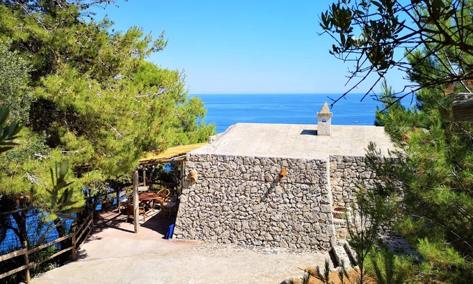 Castro Marina Cabaña | Charming stone trullo with sea access (house F)