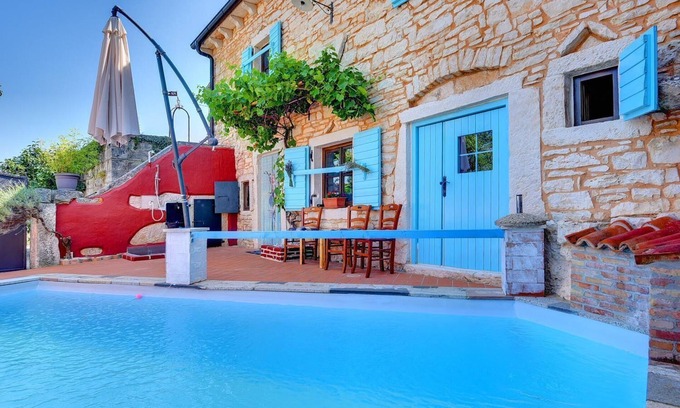 Rezanci Casa | Encantadora villa de piedra con piscina privada