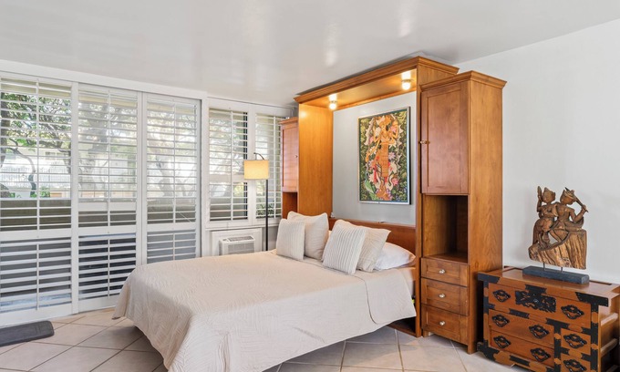 Diamond Head - Kapahulu - St. Louis Apartamento | Charming Studio Apartment with WiFi, AC in beautiful Diamond Head Beach Park!