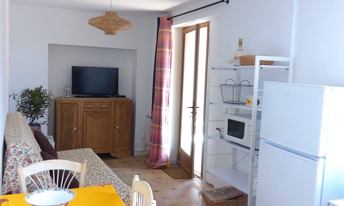 Coaraze Apartamento | Charming studio between sea and mountains Self-catering cottage on an ancient olive grove