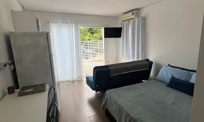 Ribeirao da Ilha Apartamento | Charming studio