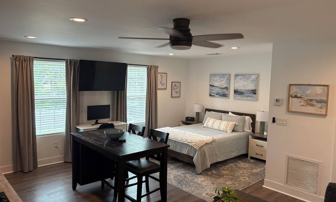 Crescent Heights Apartamento | Charming Studio-Crescent Heights- Private Entrance