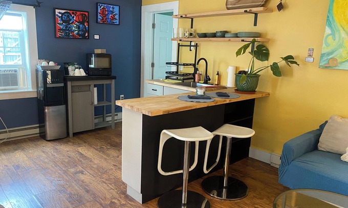 Beacon Cabaña | Charming studio cottage with AC in the heart of Beacon