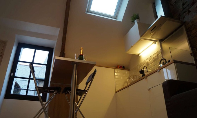 Ille-et-Vilaine Apartamento | Charming studio, feet in the water