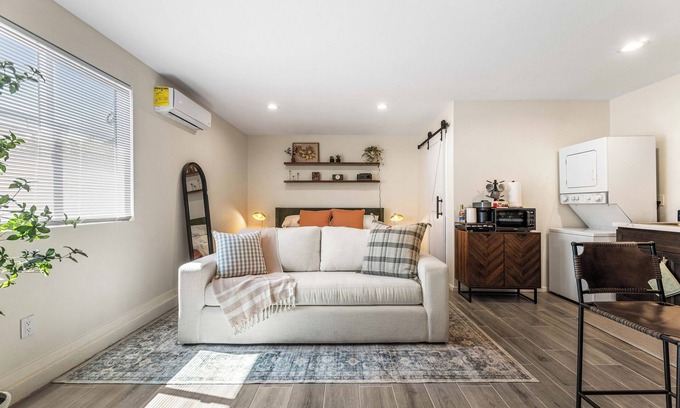 Southwest Anaheim Apartamento | Charming Studio Gem in Anaheim 8' From Disney/Convention/Angel/Knotts