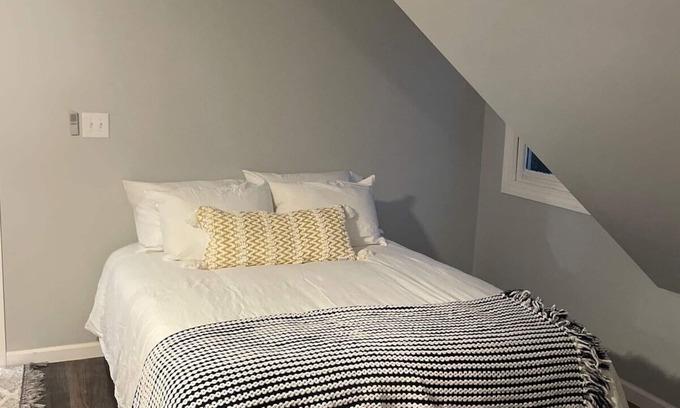 Beechmont Apartamento | Charming studio in amazing Louisville with WiFi, AC