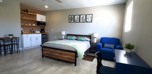 Sarasota Casa | Charming studio in fabulous University Pines