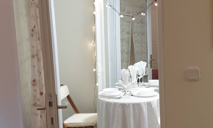 Kosancicev Venac Apartamento | Charming studio in the heart of Belgrade, offering comfort and urban excitement.