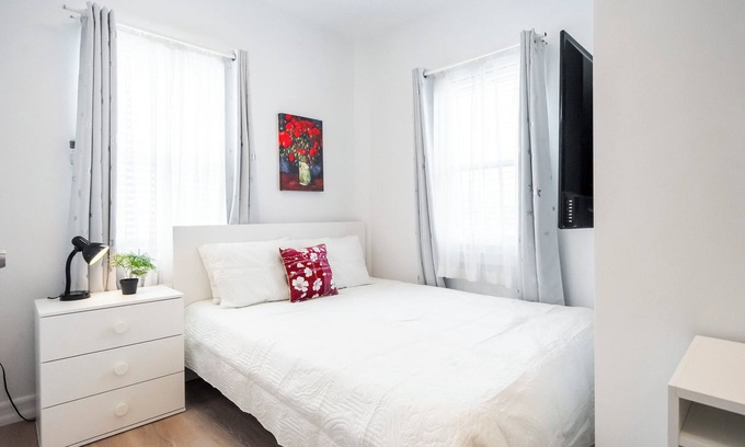 Queens Apartamento | Charming studio in wonderful Queens with AC, WiFi