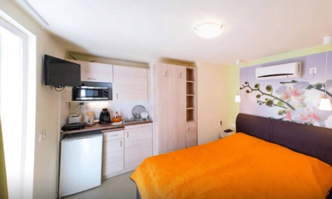Balatongyorok Apartamento | Charming studio "Orchidea" on the shores of Lake Balaton