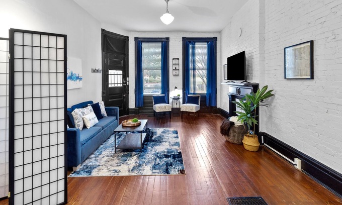 Benton Park Apartamento | Charming Studio on Cherokee Street | JZ Vacation Rentals