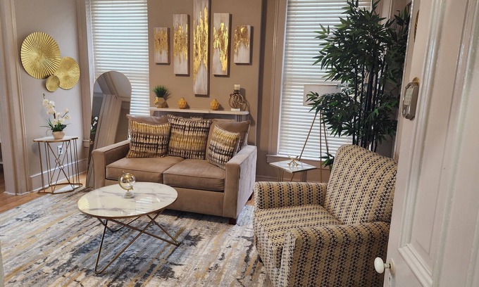 Jeffersonville Apartamento | Charming Studio in Downtown Jeffersonville – Walk to Everything!
