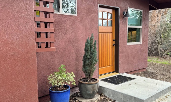 Ballard Apartamento | Charming studio w/AC & WiFi in Ballard. Centrally located in wine country.
