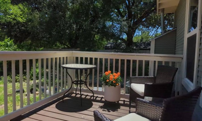 Southtown Apartamento | Charming Studio W/deck & Garden