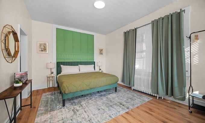 Pittsburgh Apartamento | Charming Studio w/Sun Room sleeps 4