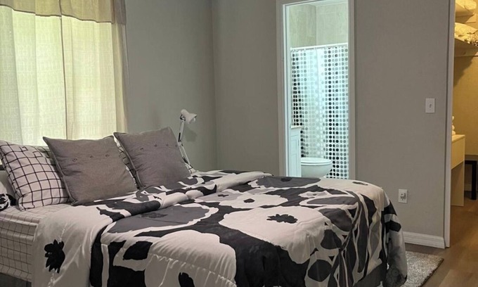 Port Malabar Apartamento | cozy private studio available for 2 people near Melbourne beach, I95, parking
