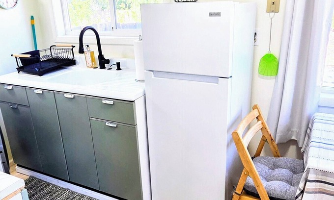 Dallas Apartamento | Charming studio with AC in vibrant Dallas
