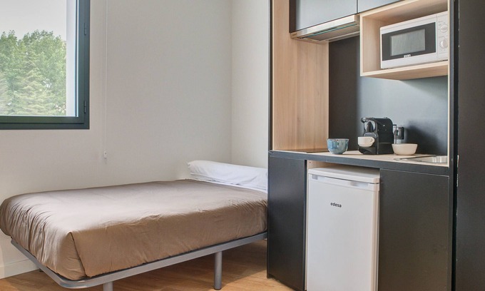 Milagrosa Apartamento | Charming Studio with High-Speed Wi-Fi in Pamplona