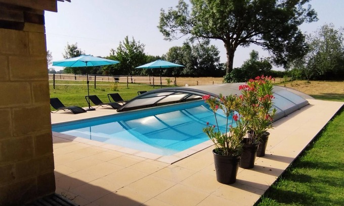 Naussannes Apartamento | Estudio acogedor con terraza, piscina y jardín en el corazón del Perigord