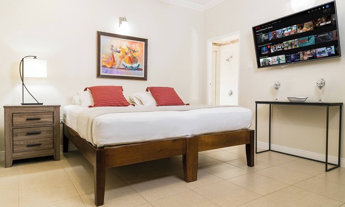 Molynes Gardens Apartamento | Charming Studio with Garden Oasis in Kingston