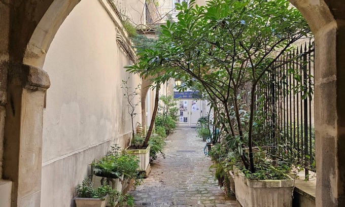 Notre Dame Apartamento | Charming studio with mezzanine on Ile Saint Louis, 700m from Notre Dame