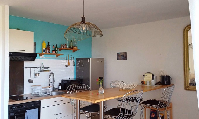 Costieres Apartamento | Charming studio with south-facing terrace and view