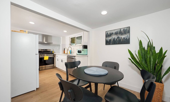 Monterey Park Apartamento | Charming studio with WiFi and AC in welcoming Rosemead