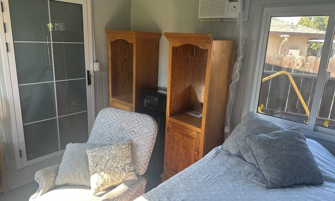 Fresno Apartamento | Charming studio with WiFi and AC in lovely Fresno