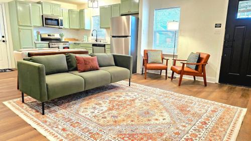 Mobile Casa | Charming & Stylish in Mid-Town