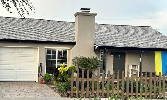 Belmont Casa | Charming, sunny, quiet 3-bed bungalow in San Carlos, strong WiFi, hot tub, BBQ.