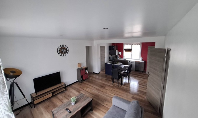 Aurillac Apartamento | Charming T3 with private parking space
